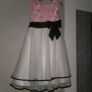 Girls size 5 Rare Editions dress.